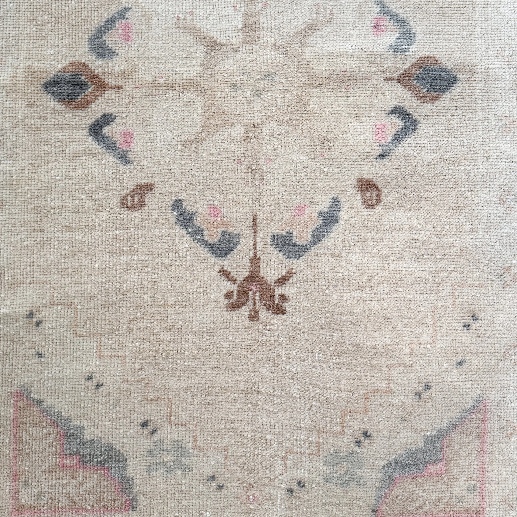 MB179 Handwoven Vintage Rug 1’11x3’5