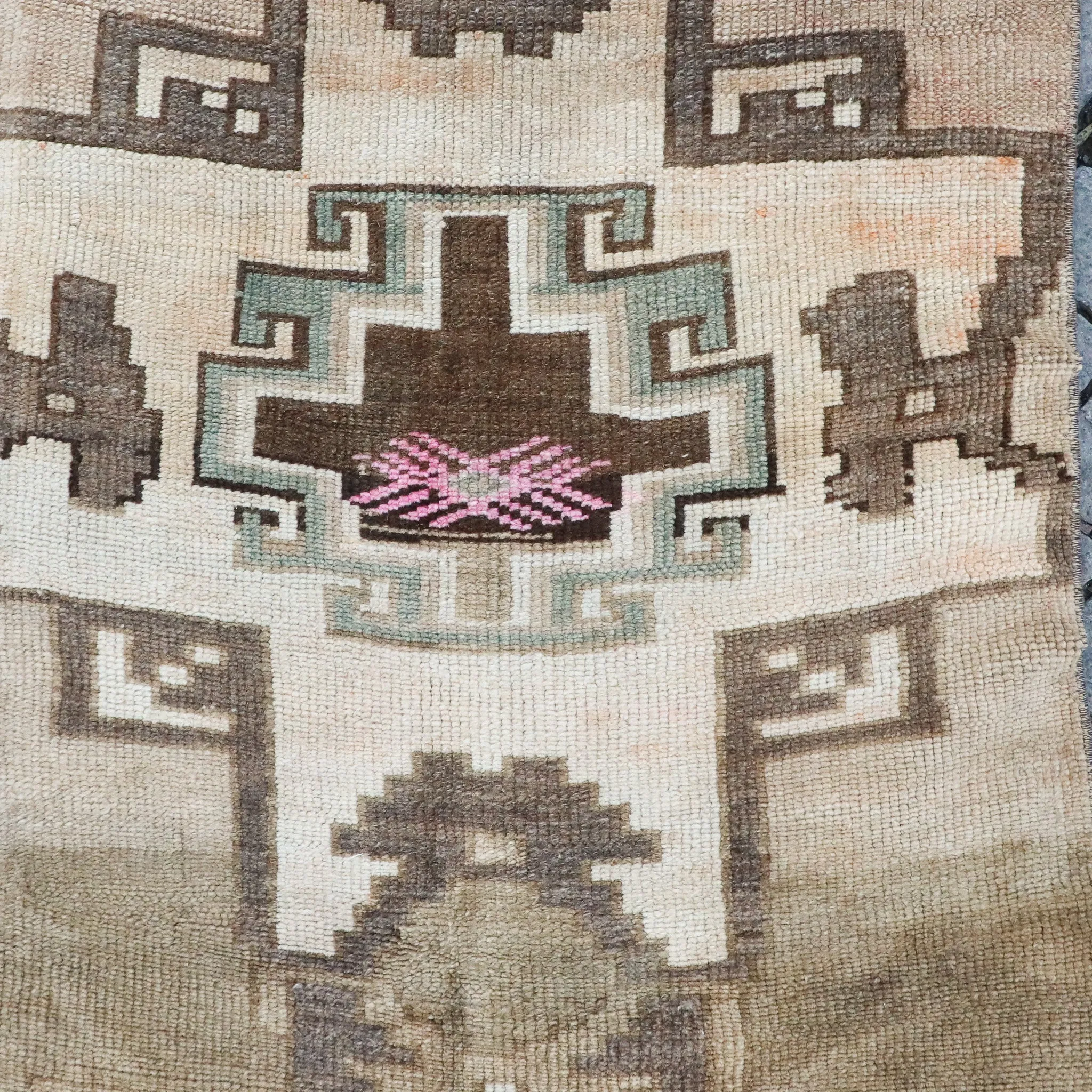 Z323 Handwoven Vintage Rug 2'6x8’2