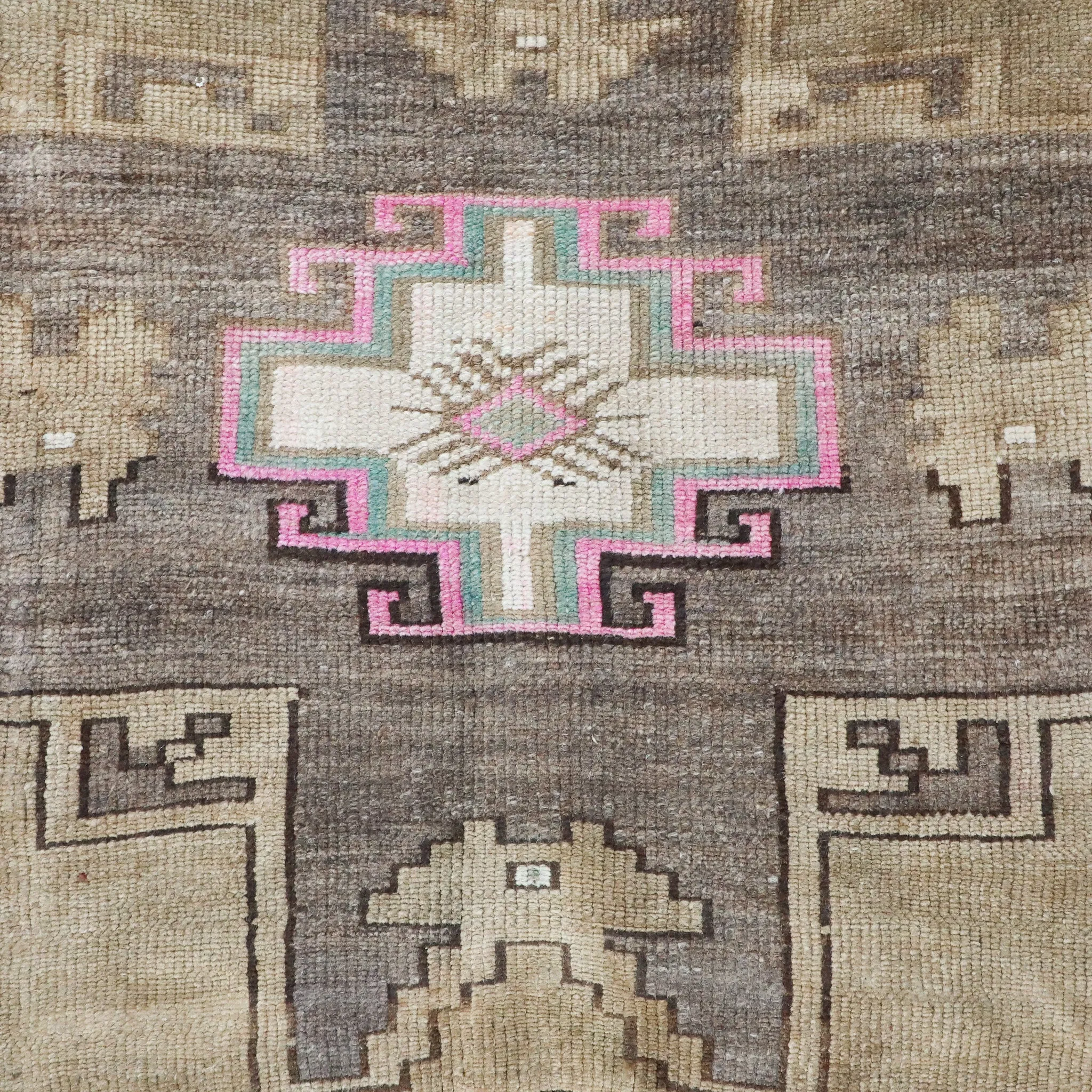 Z323 Handwoven Vintage Rug 2'6x8’2